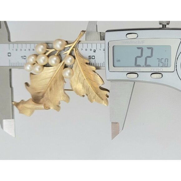 Trifari Crown Over T Gold Tone Faux Pearl Leaf Brooch, Signed - Picture 6 of 7